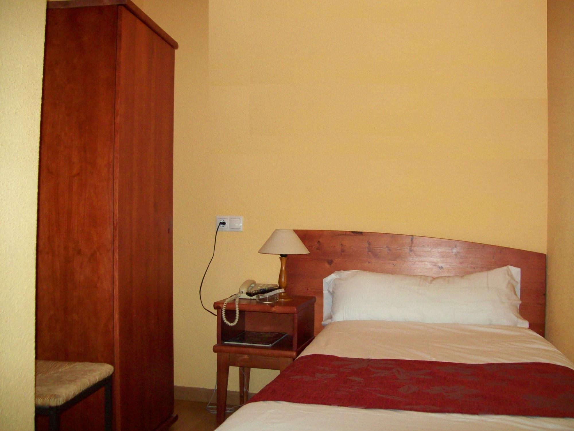 Hostal Restaurante Puerta Del Alcazar Ávila Εξωτερικό φωτογραφία
