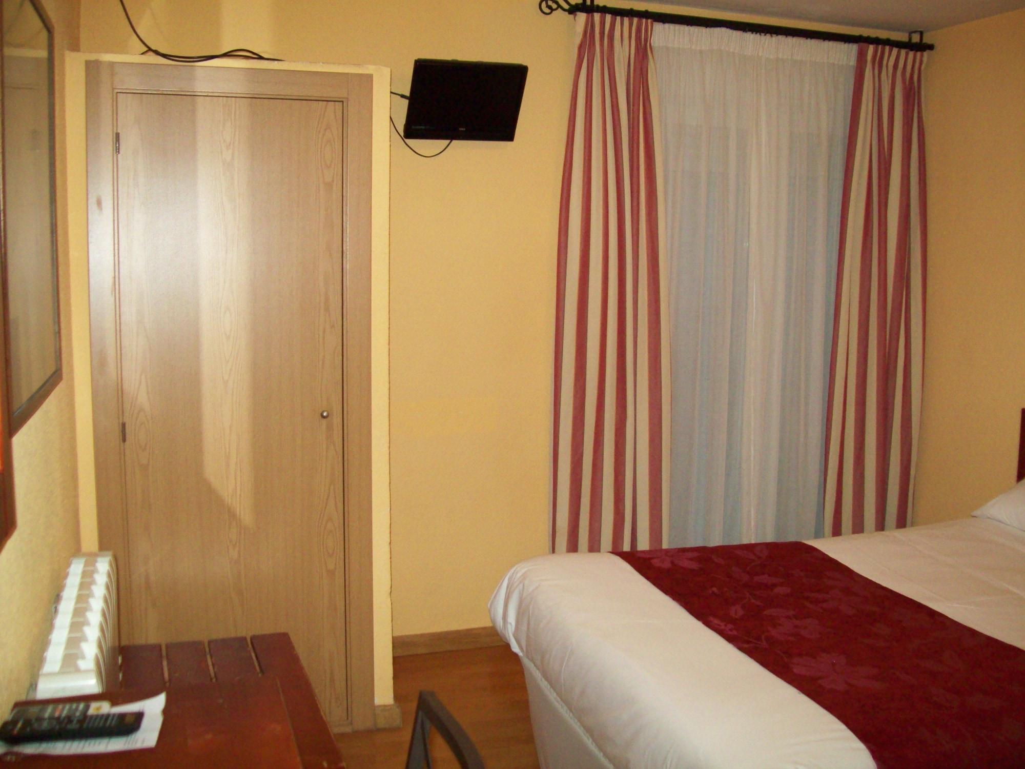 Hostal Restaurante Puerta Del Alcazar Ávila Εξωτερικό φωτογραφία