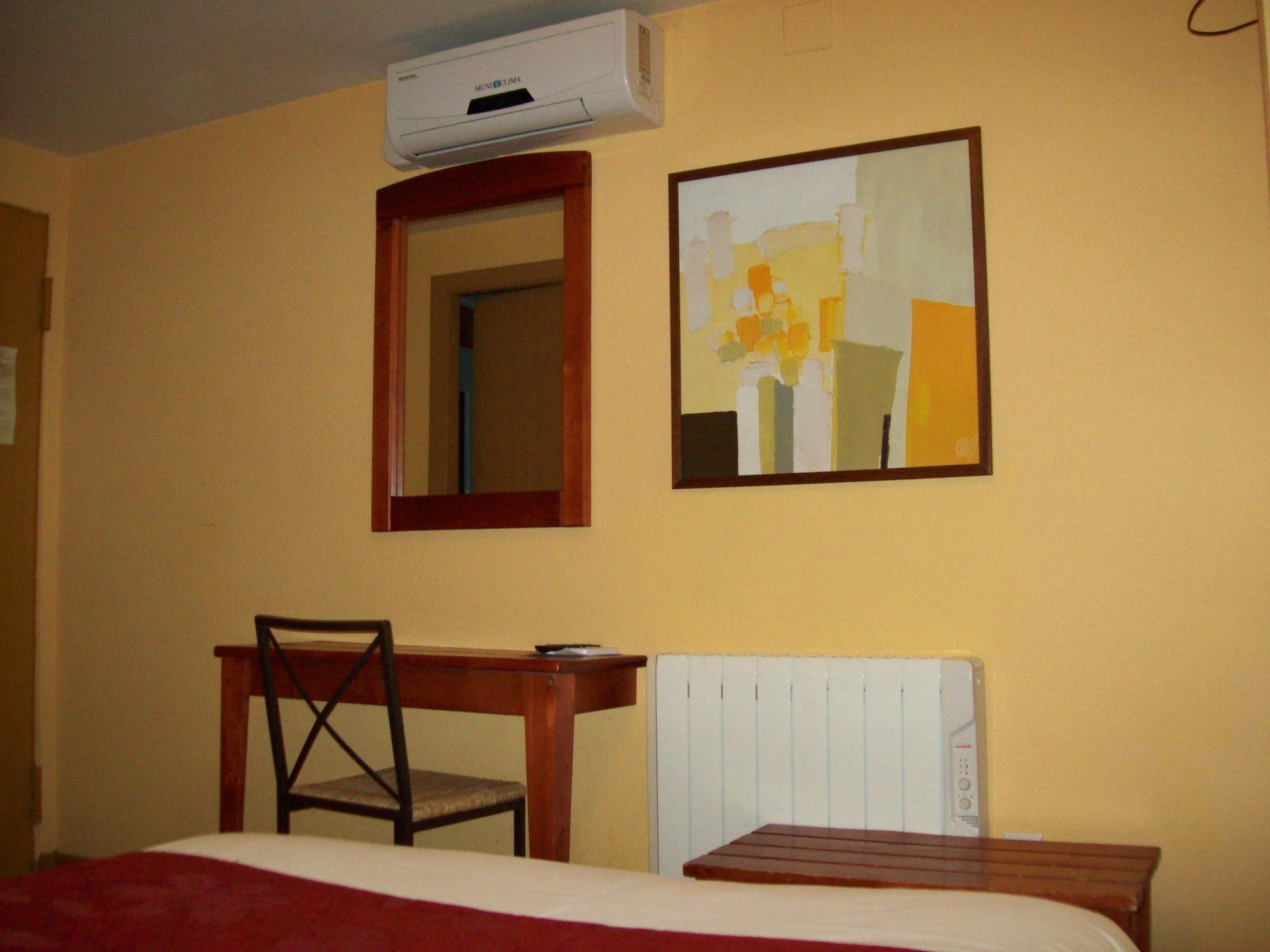 Hostal Restaurante Puerta Del Alcazar Ávila Εξωτερικό φωτογραφία