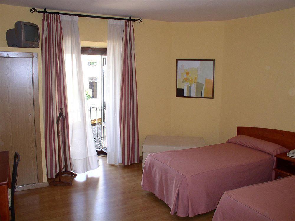 Hostal Restaurante Puerta Del Alcazar Ávila Εξωτερικό φωτογραφία